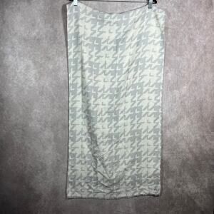 Crown & Ivy Rectangle Scarf  74x20 One Size Gray Houndstooth Fringe Trim‎ NEW
